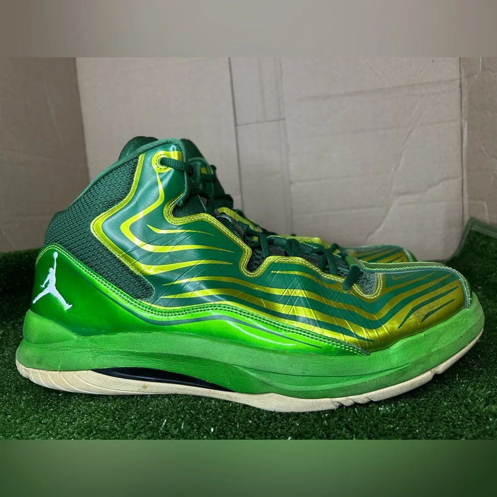 Size 14M- Jordan AERO MANIA Green Basketball shoes - Picture 2 of 5